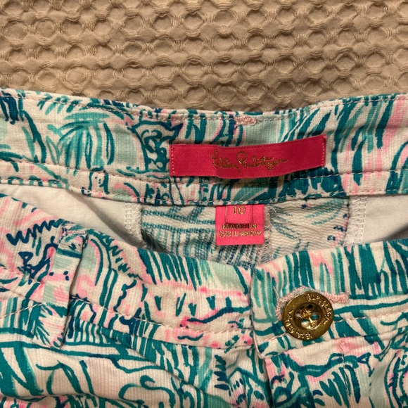 Lilly Pulitzer scallop hem shorts - Picture 2 of 3